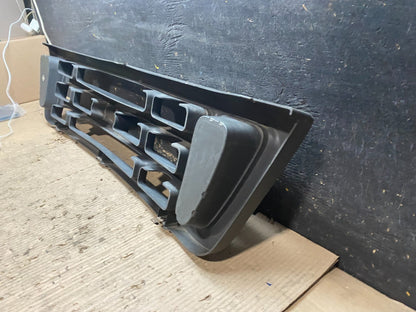 2003 to 2007 Ford Econoline E150 E250 E350 Front Grille Grille V6741 DG9