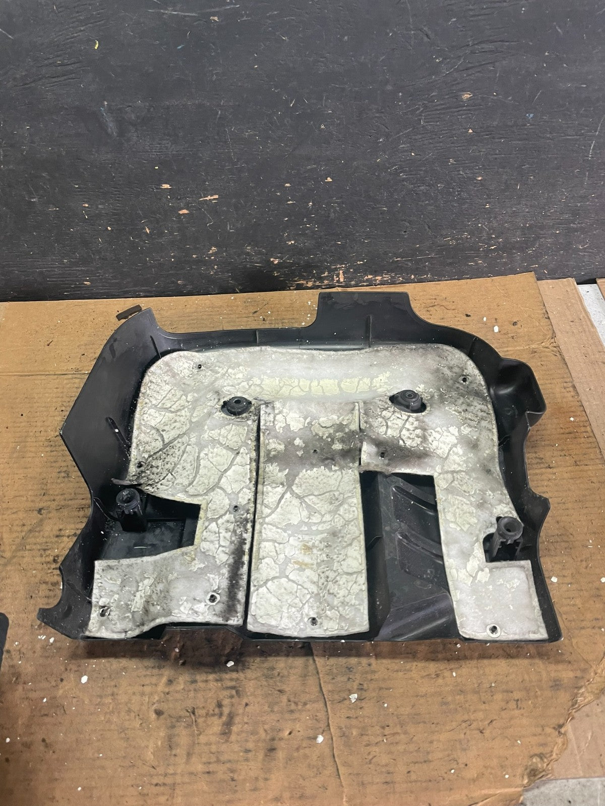 2006 2008 Suzuki Grand Vitara 2.7L Upper Top Engine Motor Dust Cover Q9873 DG4