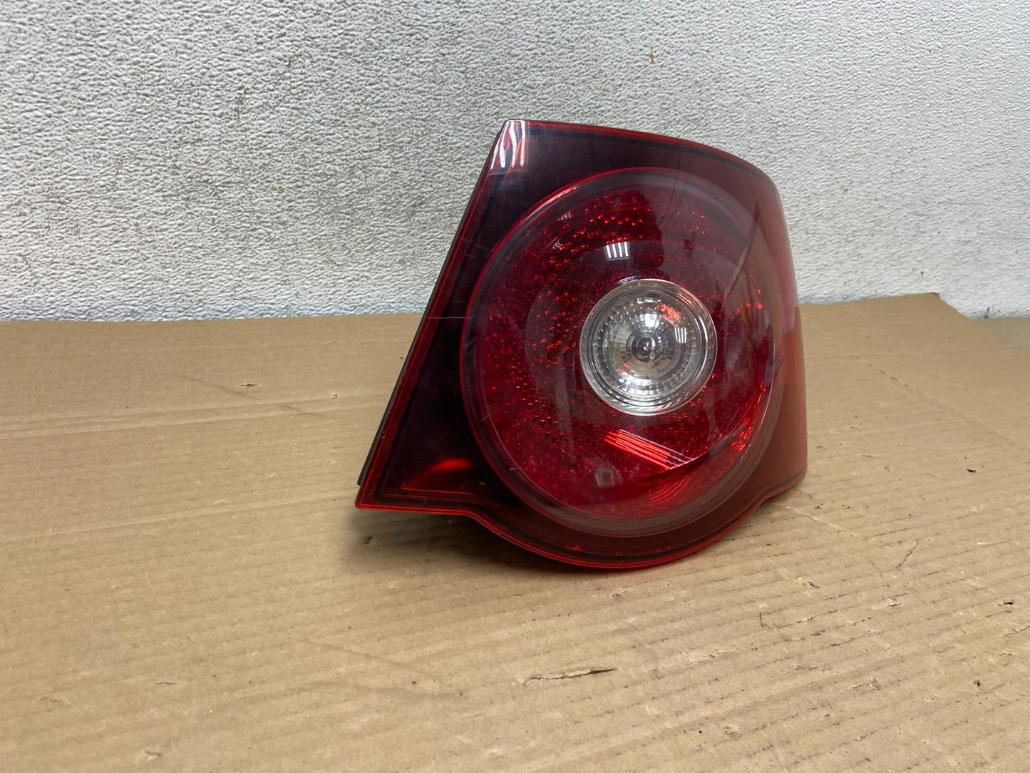 2008 2009 2010 Volkswagen Jetta Right Passenger RH Side Tail Light AG8929 DW1