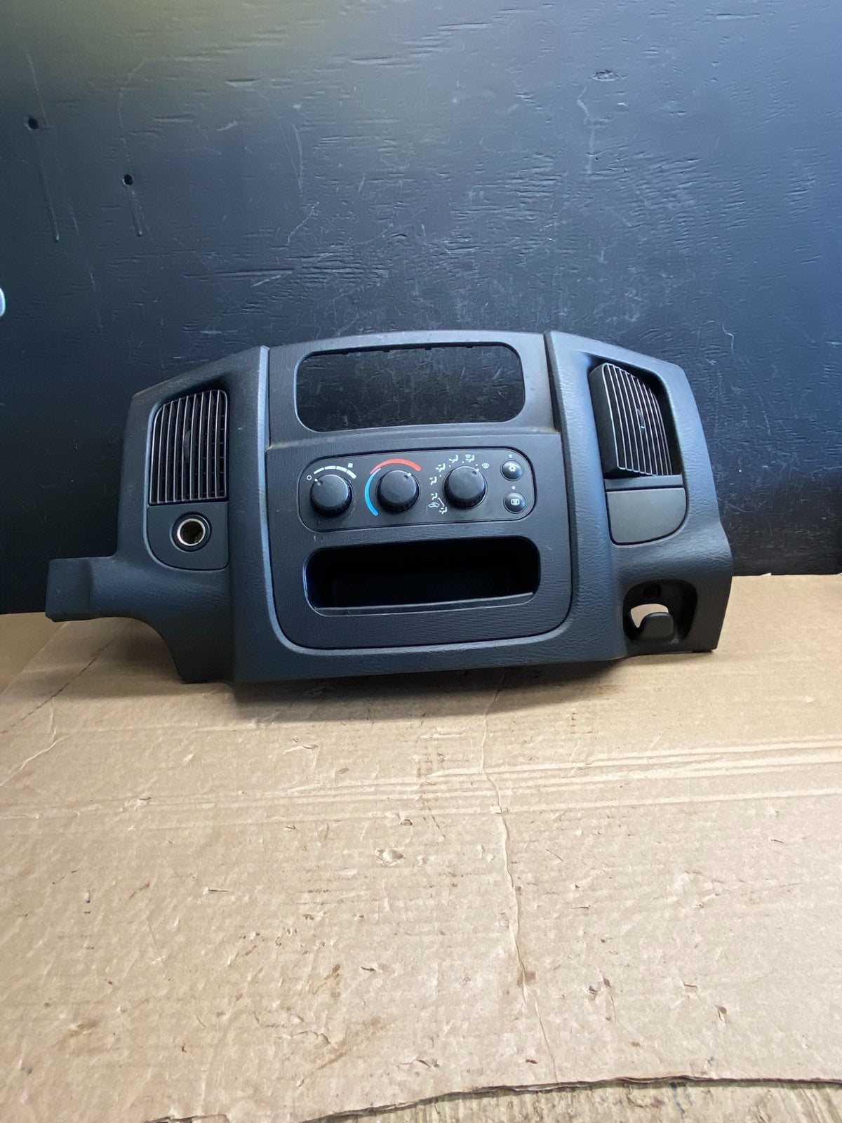 2002 to 2005 Dodge Ram Radio Climate Control Dash Air Vent Bezel Trim AF1982 DG0