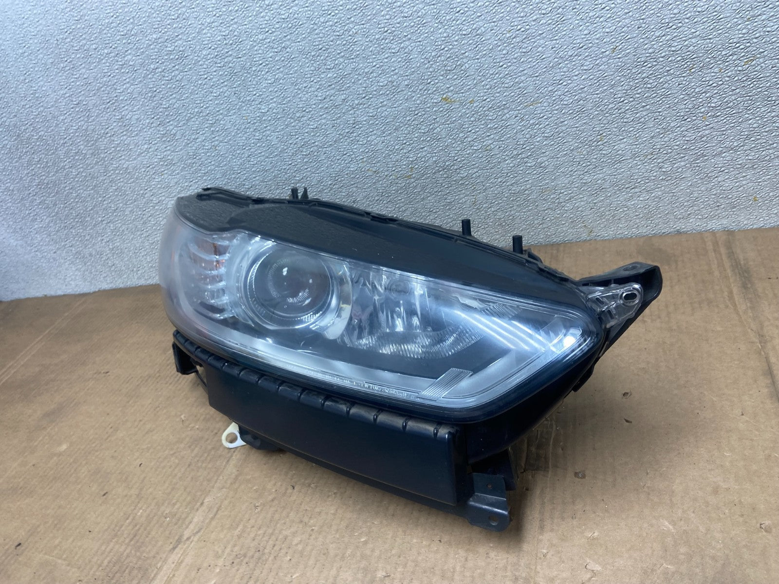 2013 to 2016 Ford Fusion Right Passenger Rh Side Headlight AA6206 DW1
