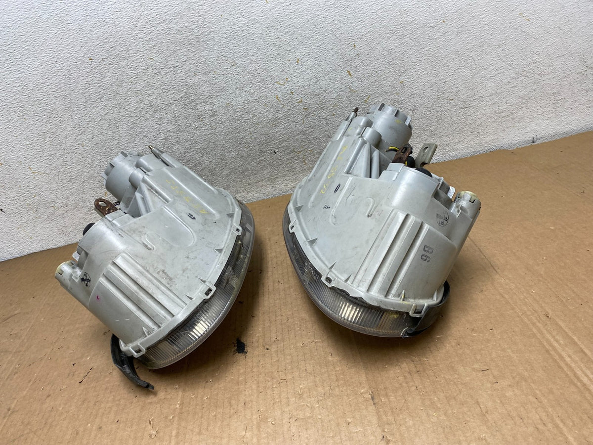 2002 to 2005 Hyundai Sonata Left+Right Side Headlights Halogen AI8832 DW10