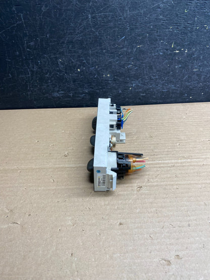 2001 - 2007 GMC Chevrolet Express 1500 Climate Control A/C AG0111 DG2