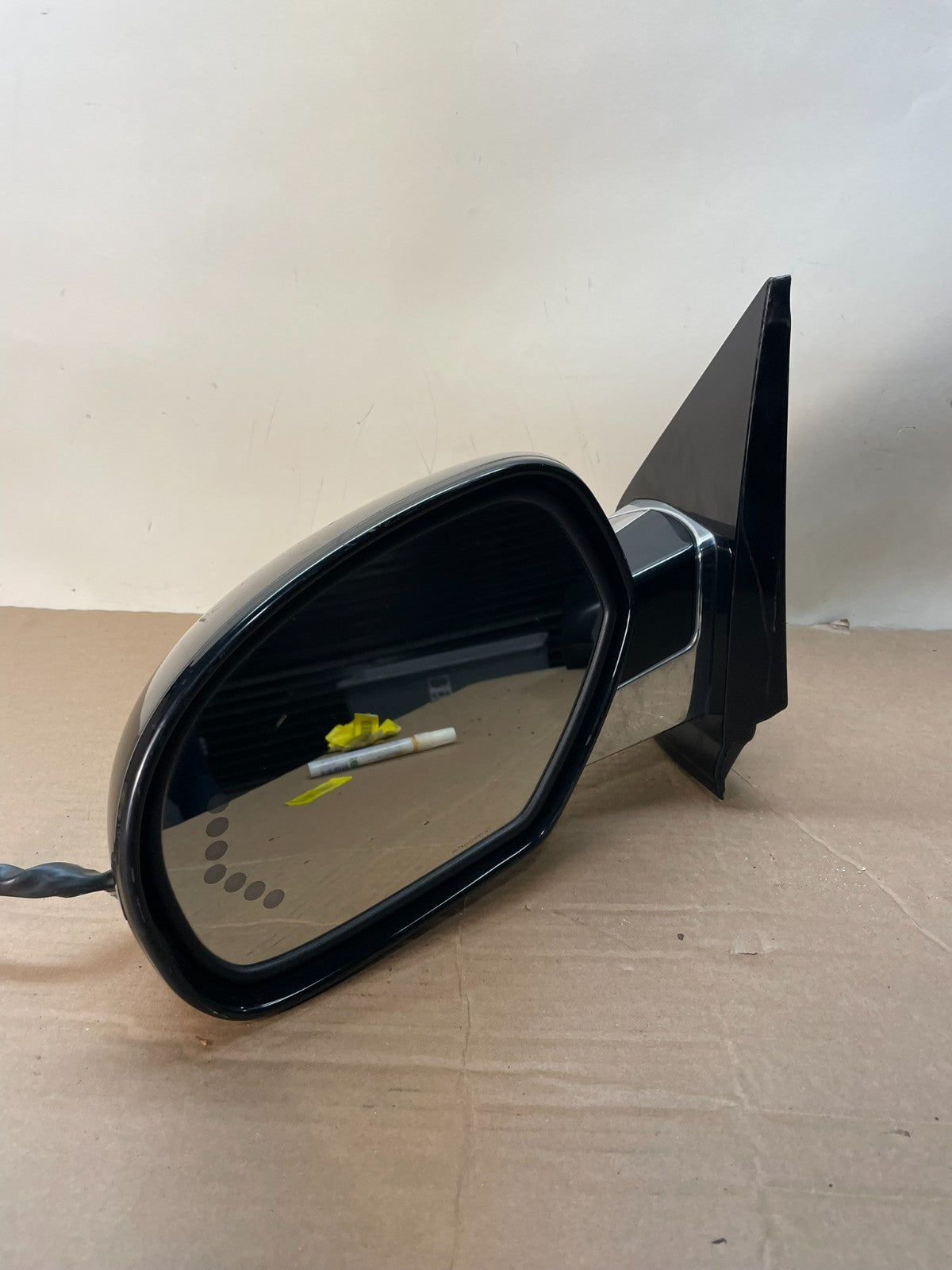 2007 - 2014 Cadillac Escalade Left Driver Door Mirror Turn Signal AI0403 DG3
