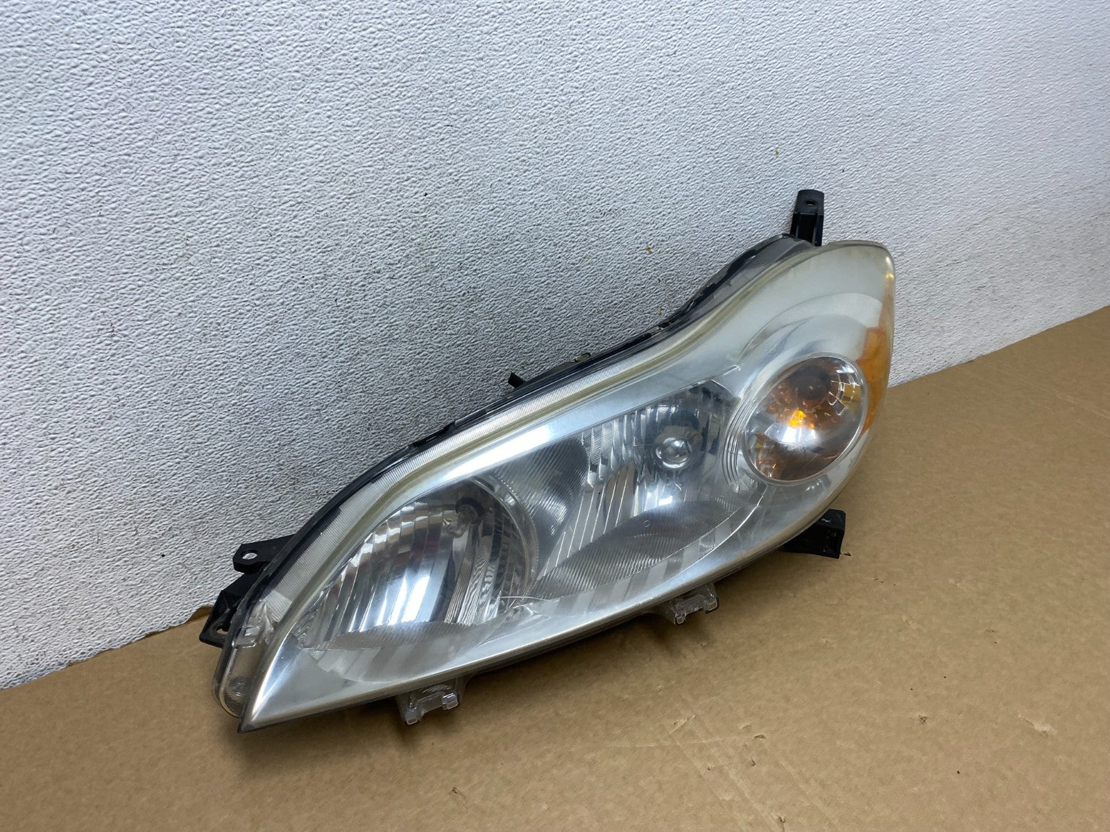 2009 to 2014 Toyota Matrix Left Driver LH Side Halogen Headlight AF7280 DW2