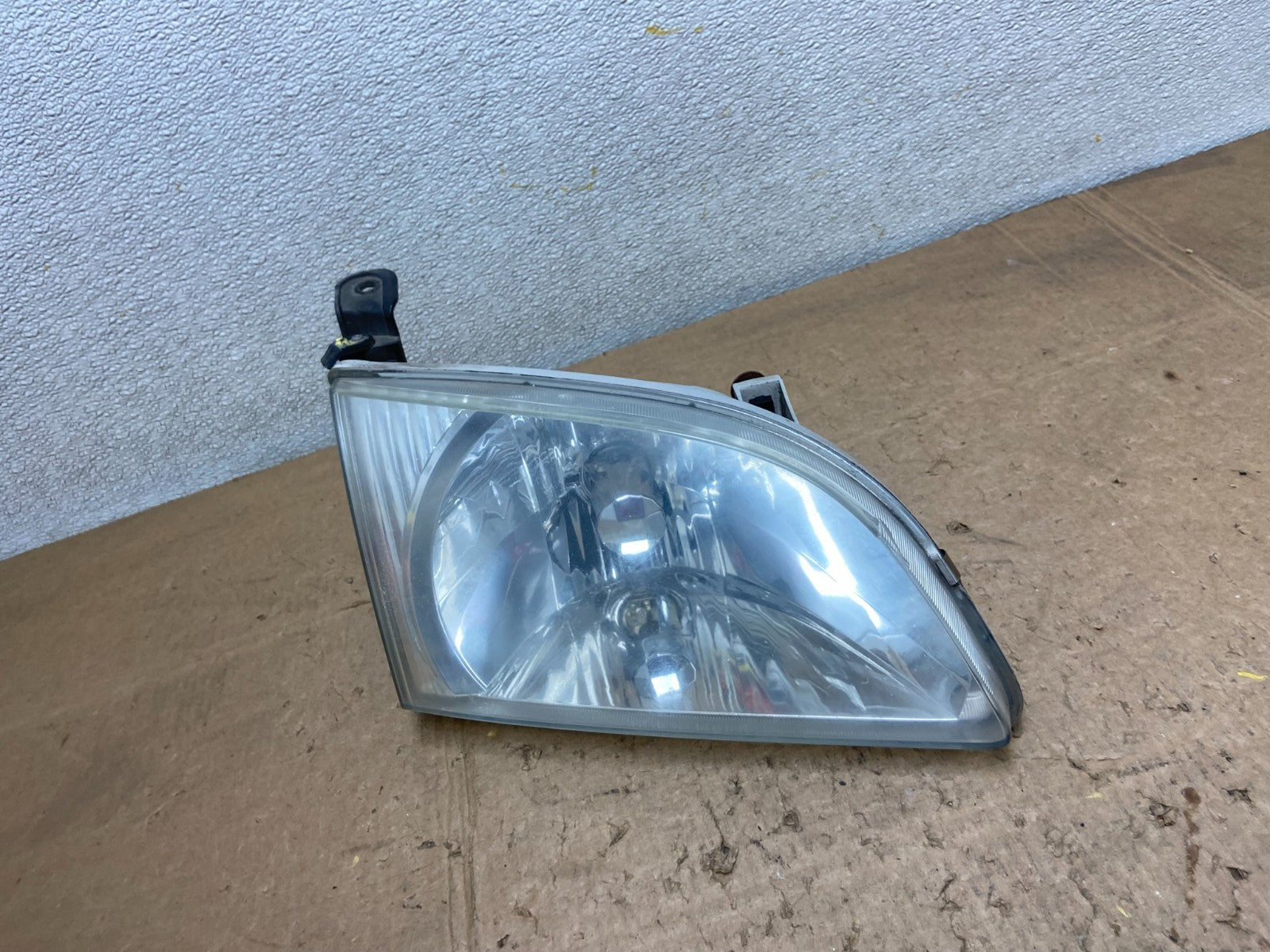 2001 2002 2003 Toyota Sienna Right Passenger Rh Side Headlight Halogen Y8167 DW1