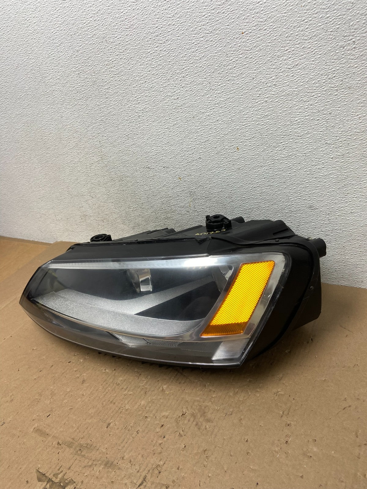 2011 to 2014 Volkswagen Jetta Left Driver LH Headlight Halogen AD7753 DW2