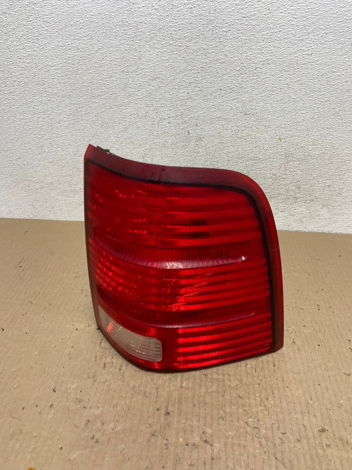 2002 to 2005 Ford Explorer Right Passenger Rh Side Tail light AE9831 LK0