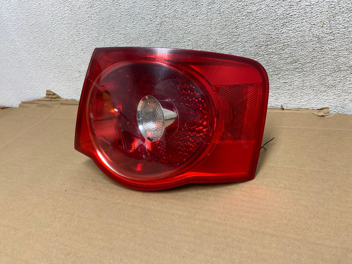 2005 2006 2007 Volkswagen Jetta Right Passenger Rh Side Tail Light AG9134 LK2