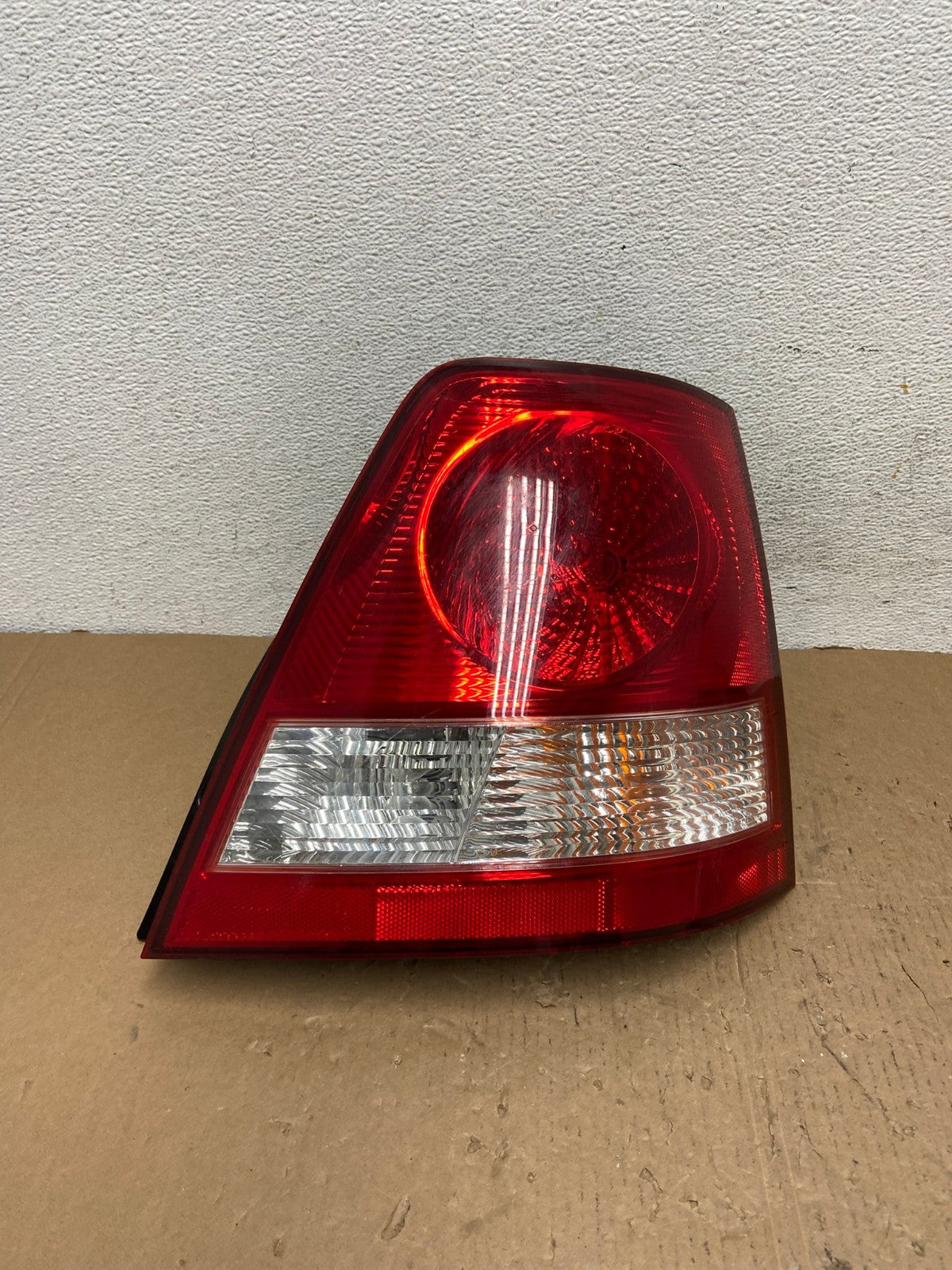 2003 to 2006 Kia Sorento Right Passenger RH Side Tail Light AD8118 LK0