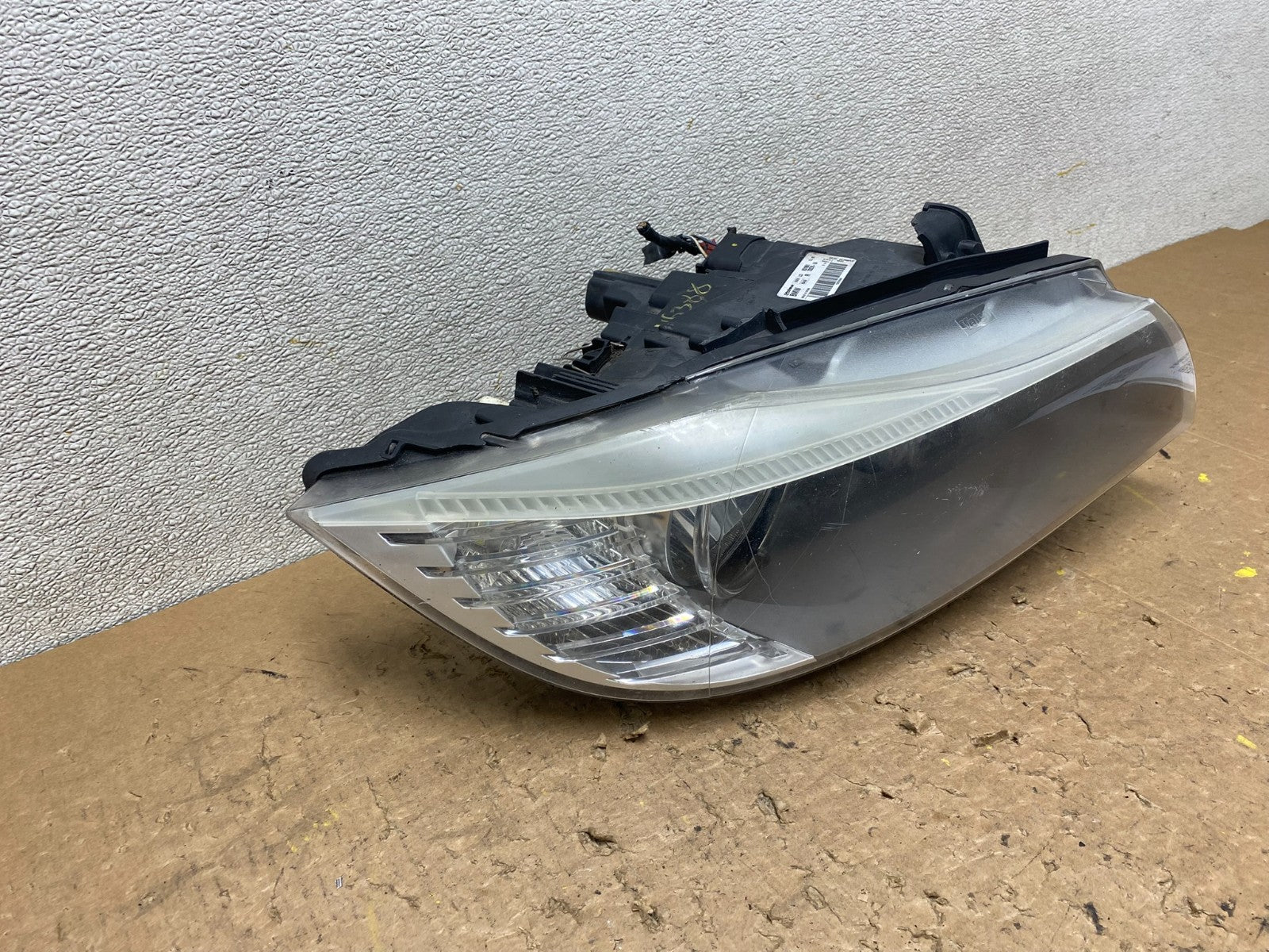 2009-2011 BMW 3 Series 328i 4/D Sedan Headlight Halogen Right Passenger V6388 DW2