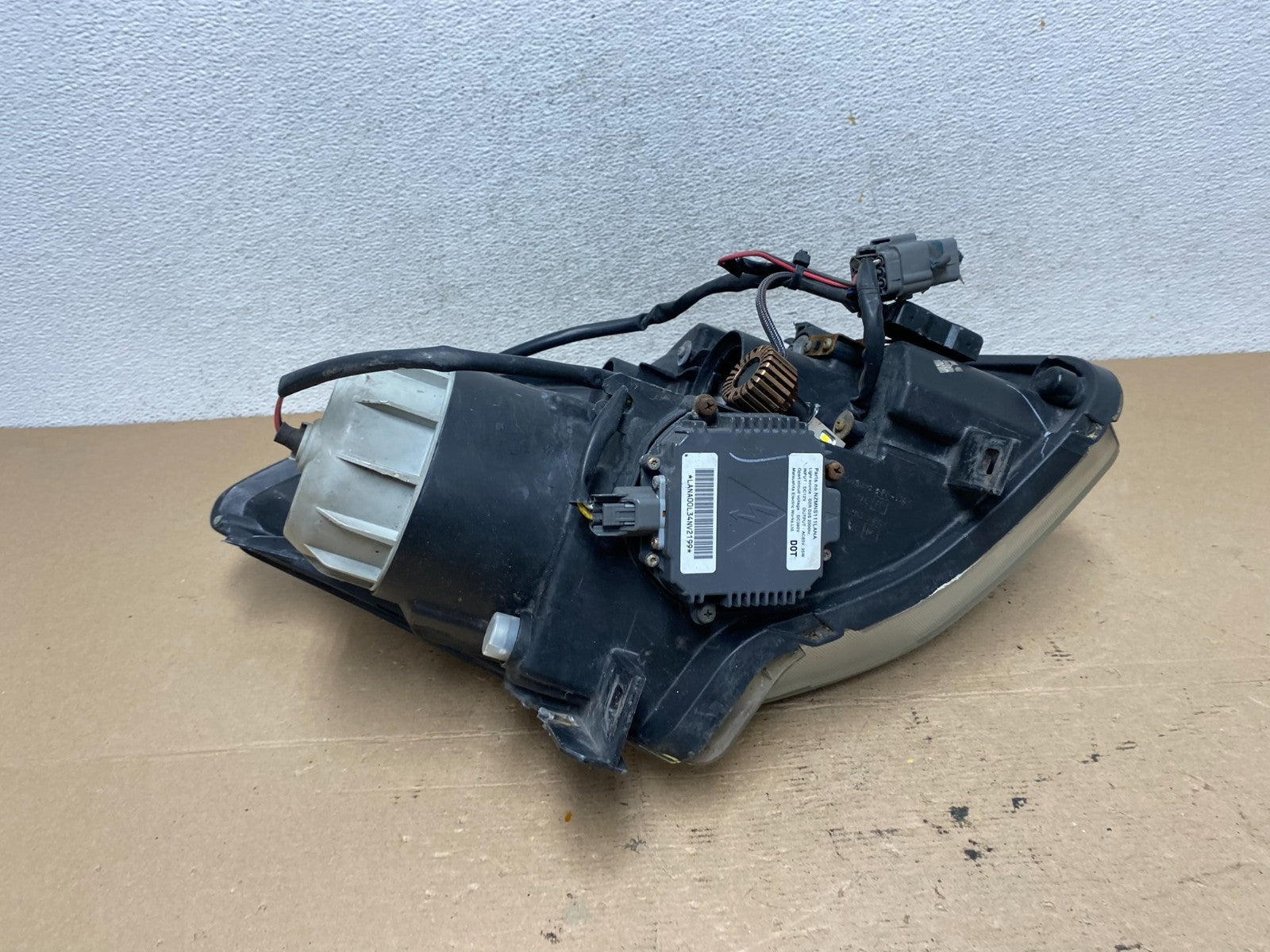 2004 to 2006 Nissan Maxima Left Driver Side Headlight Hid Xenon AF4713 DW10