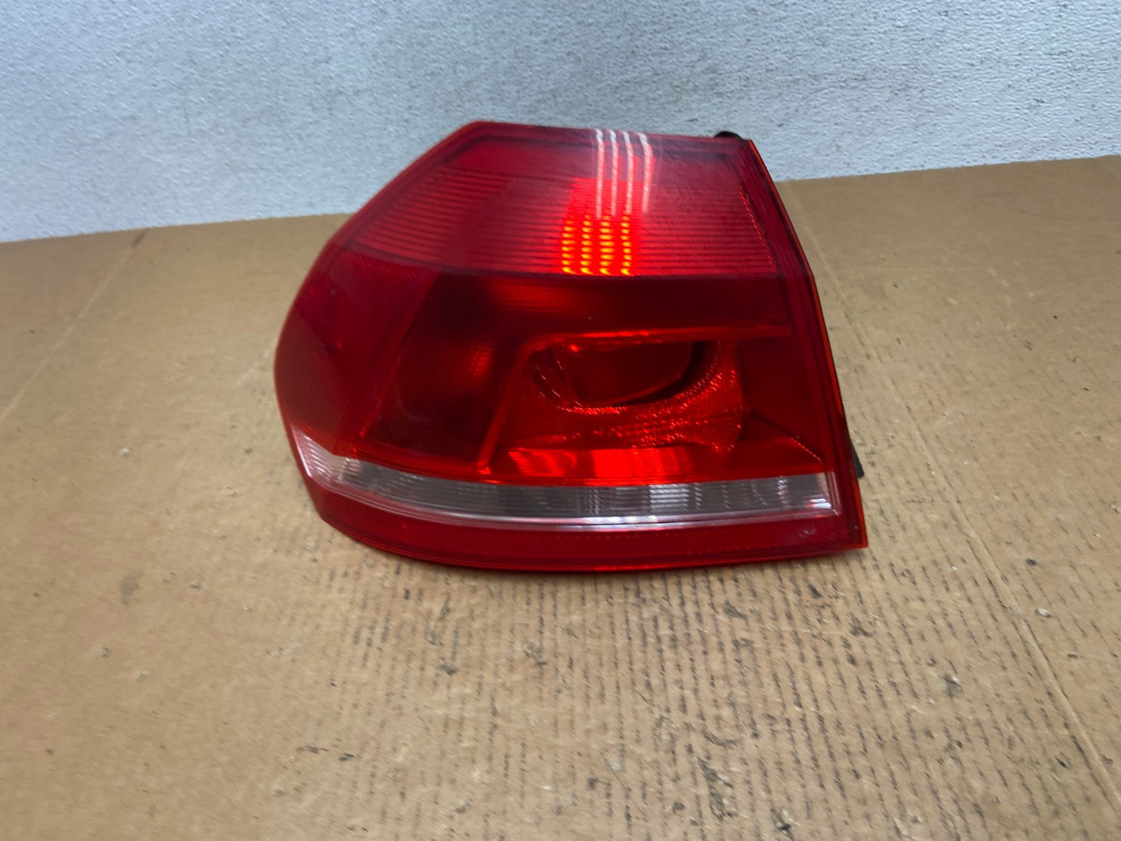 2012 to 2015 Volkswagen Passat Left Driver Lh Side Tail light AE0212 LK0