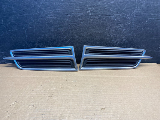 2013 to 2017 Cadillac XTS Front Left+Right Fog Light Cover Trim AE8194 DG0