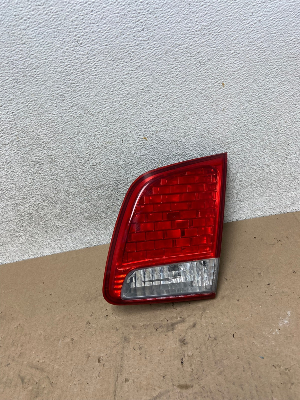 2011 2012 2013 Kia Sorento Right Passenger Inner Tail Light AG4916 LK0