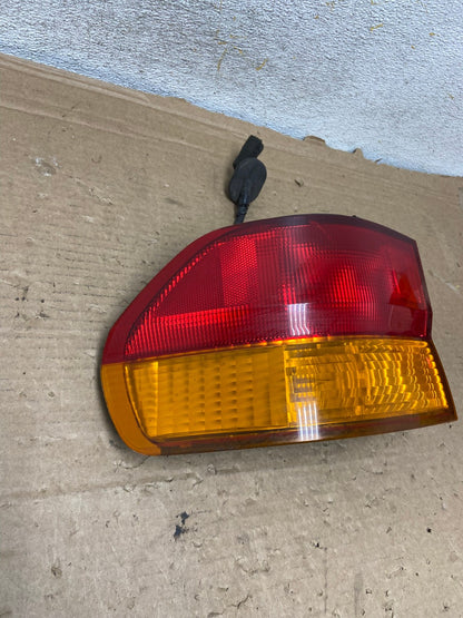 2002 2003 2004 Honda Odyssey Left Driver LH Side Tail Light AH8920 LK2