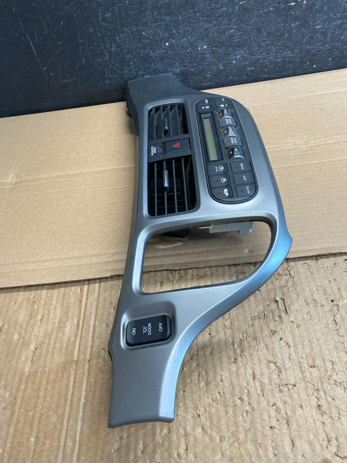 2005 to 2010 Honda Odyssey Radio Climate Control Dash Trim Bezel AF9998 DG1