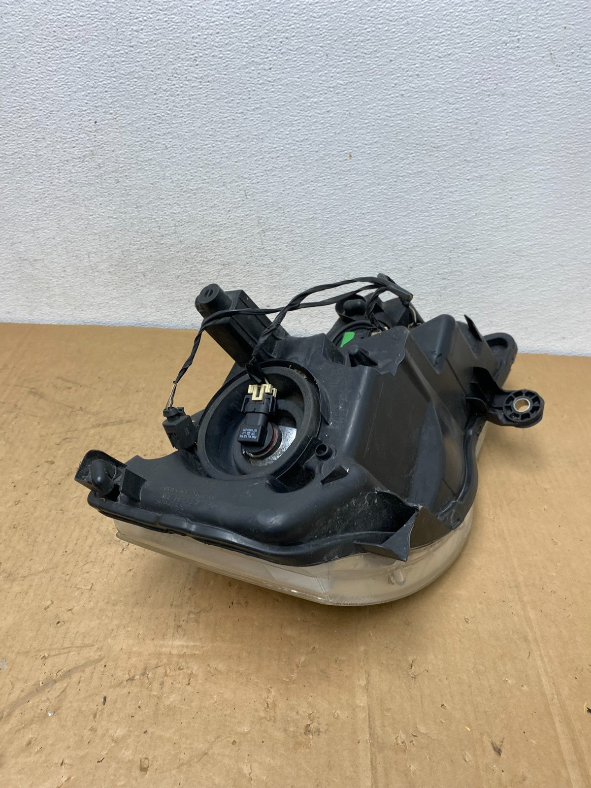 2008 to 2016 Chrysler Town and Country Left Driver Lh Side Headlight AC8647 DW7