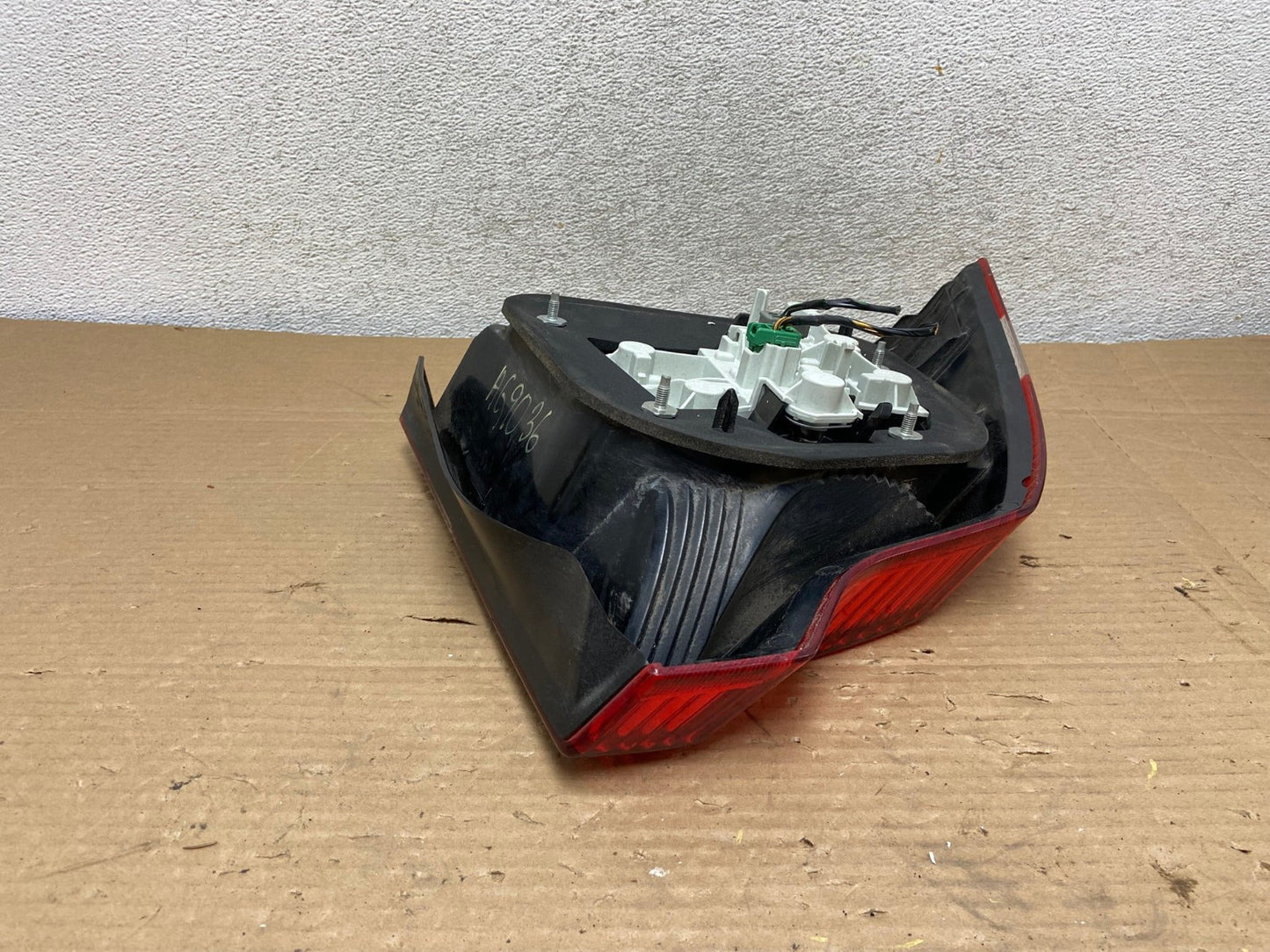 2004 to 2007 Volvo S40 Right Passenger RH Side Tail Light AG9036 LK4