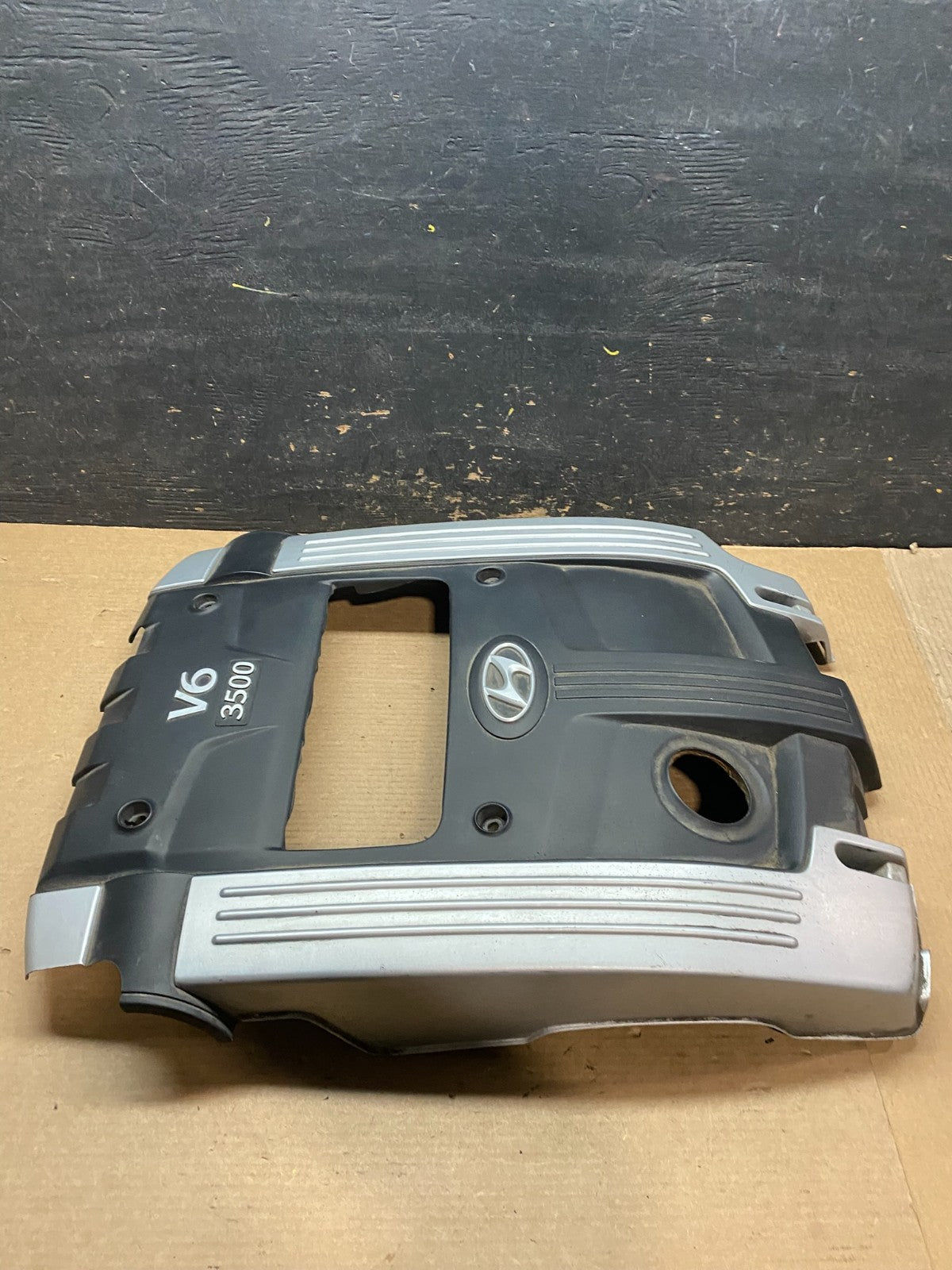 2001 to 2005 Hyundai XG350 V6 Engine Motor Cover V7042 DG3