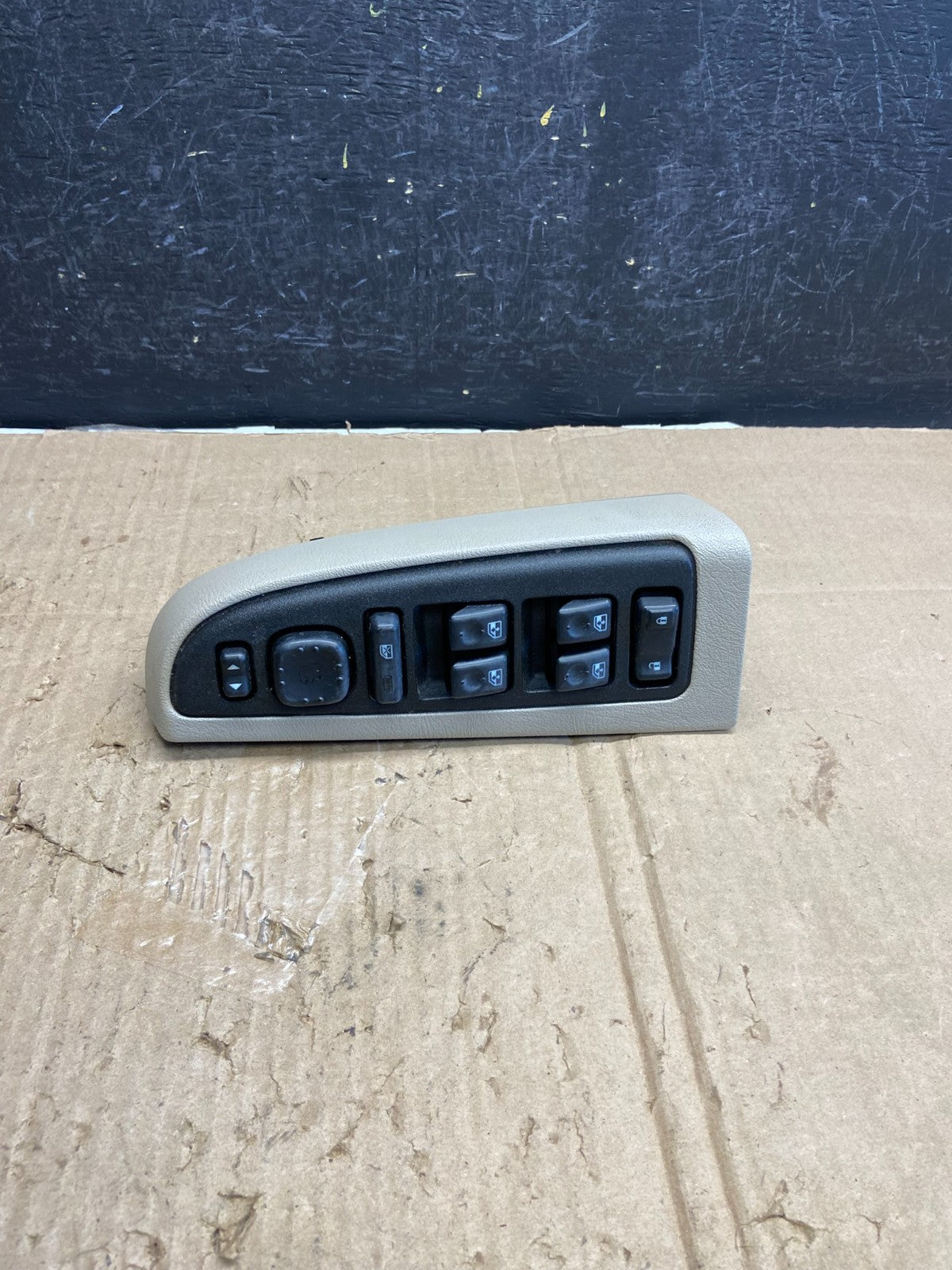 2003-2006 Chevrolet Silverado Driver Side Master Window Switch AE2060 DG1