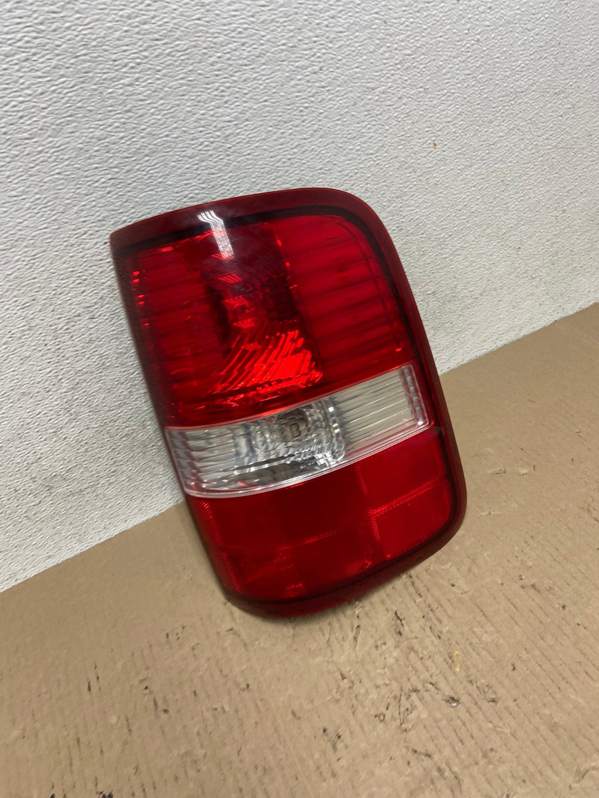 2004 to 2008 Ford F150 F-150 Right Passenger RH Side Tail Light AF5892 LK2