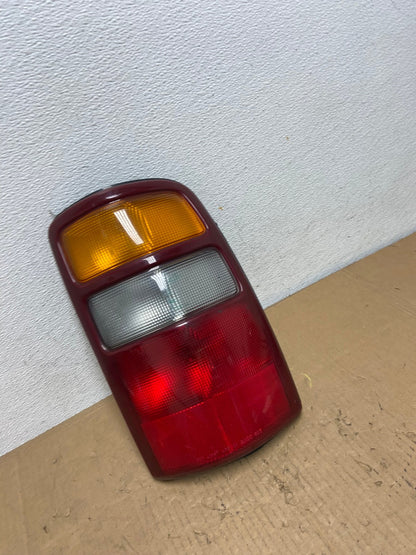 2000 - 2006 Chevrolet Suburban Tahoe Yukon Right Passenger Tail Light AD1003 LK2