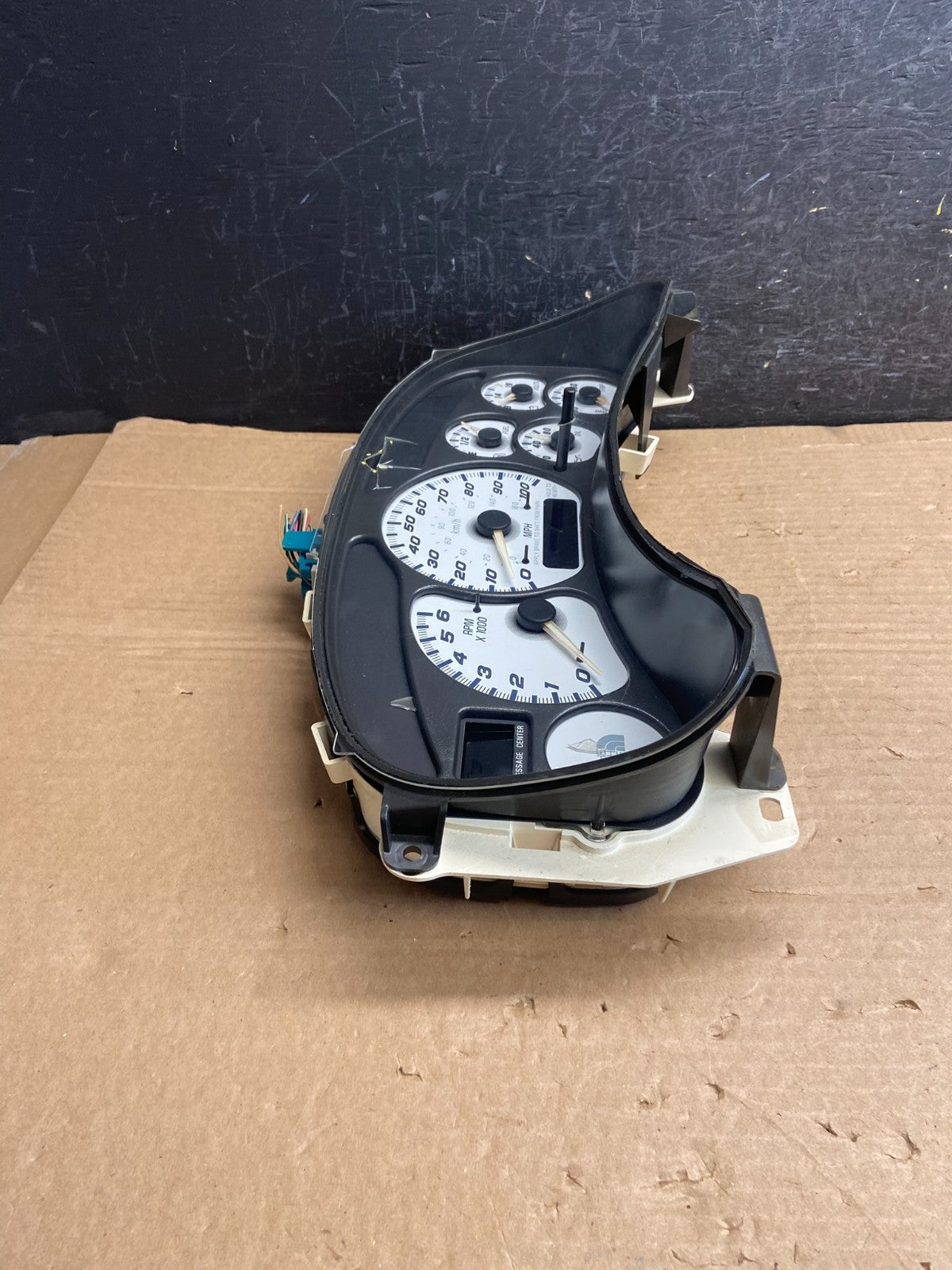 1999 to 2002 Chevrolet Colorado Instrument Cluster Speedometer AF2537 DG1