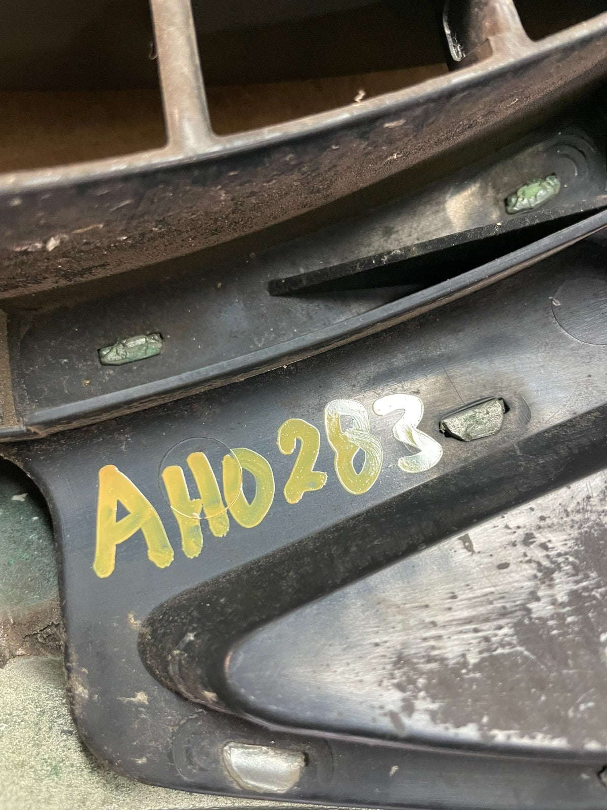 2001 to 2004 Toyota Tacoma Front Upper Grill Grille AH0283 DG6