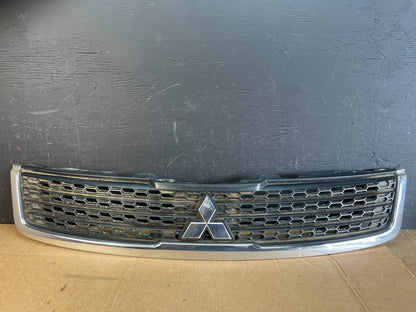 2010 2011 Mitsubishi Endeavor Front Upper Grill Grille AC5100 DG0
