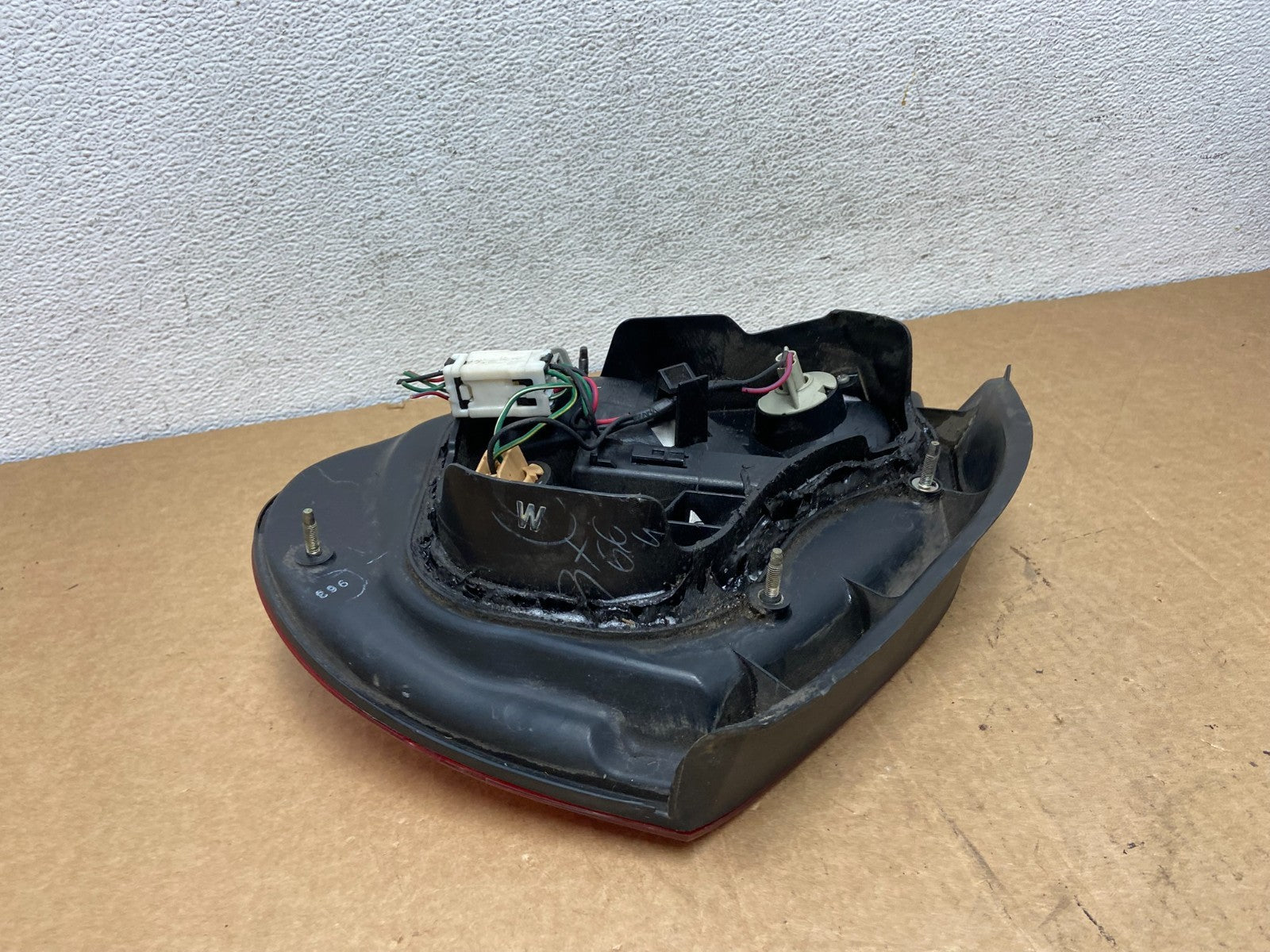 2000 to 2001 Nissan Maxima Left Driver Lh Side Tail Light AD6057 DW6