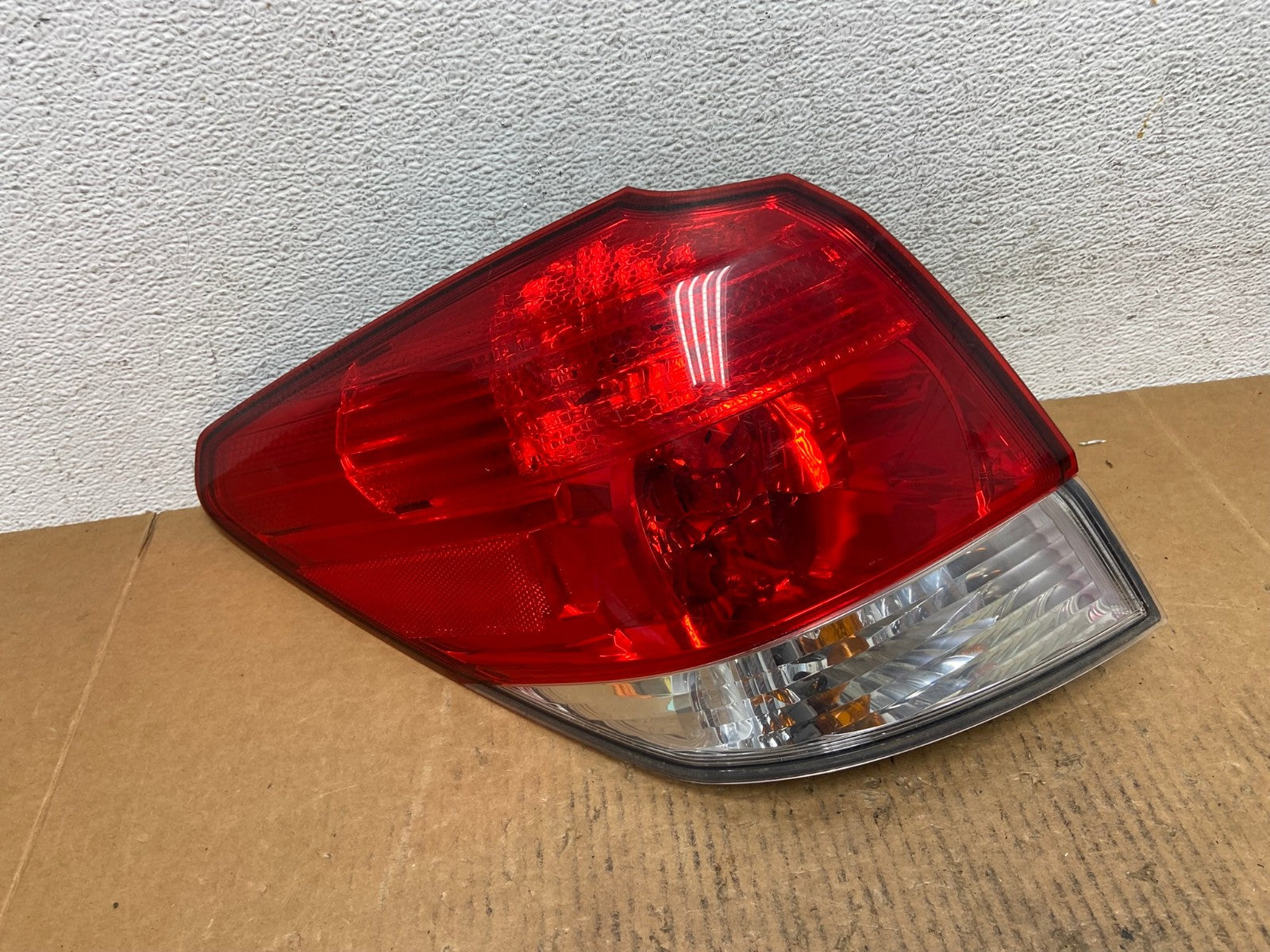 2010-2014 Subaru Outback Wagon Left Driver Lh Side Tail Light AE1189 LK0