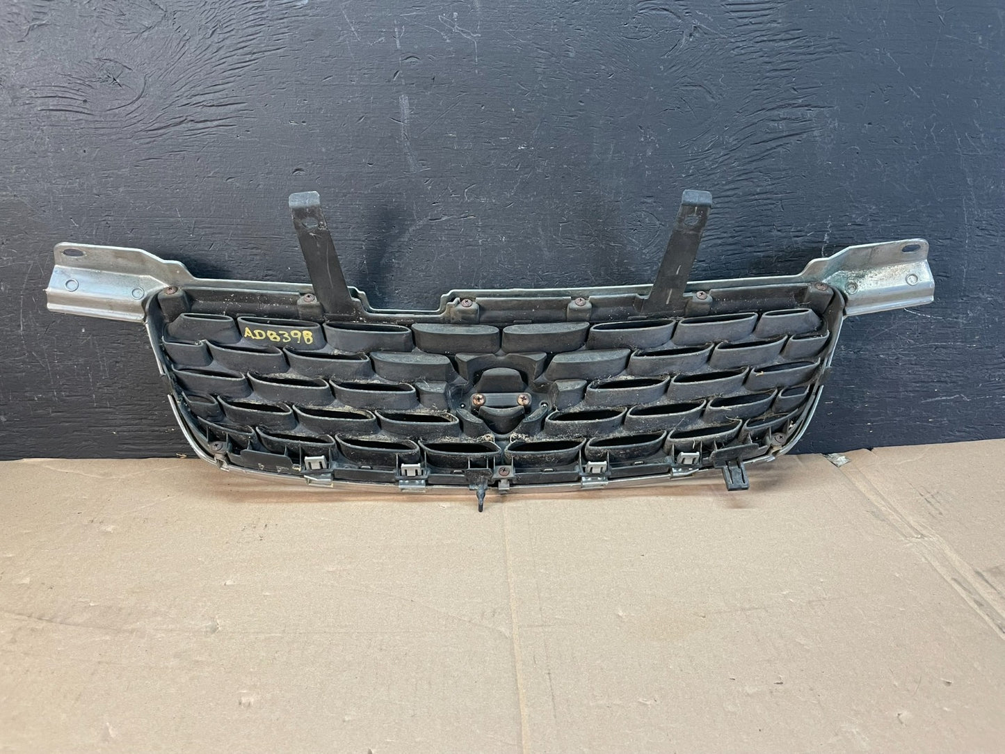 2000 to 2003 Nissan Sentra Front Upper Grill Grille AD8398 DG3