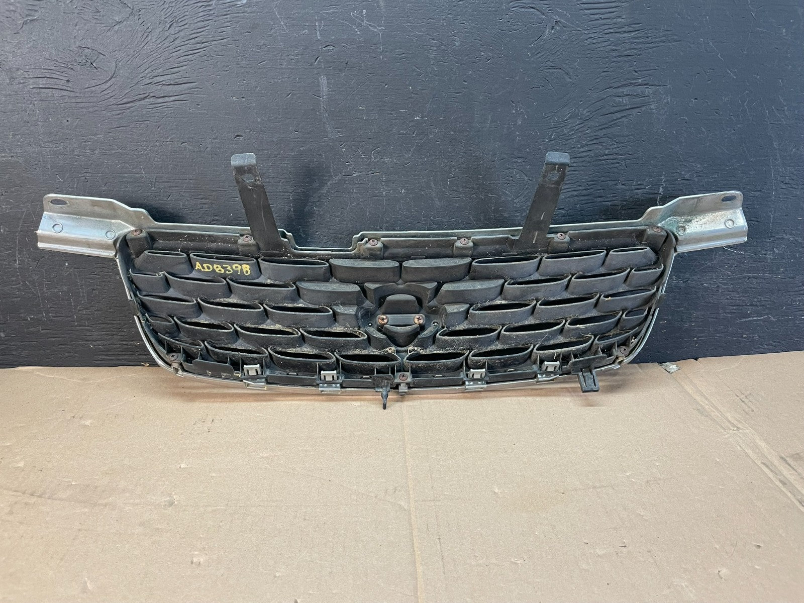 2000 to 2003 Nissan Sentra Front Upper Grill Grille AD8398 DG3