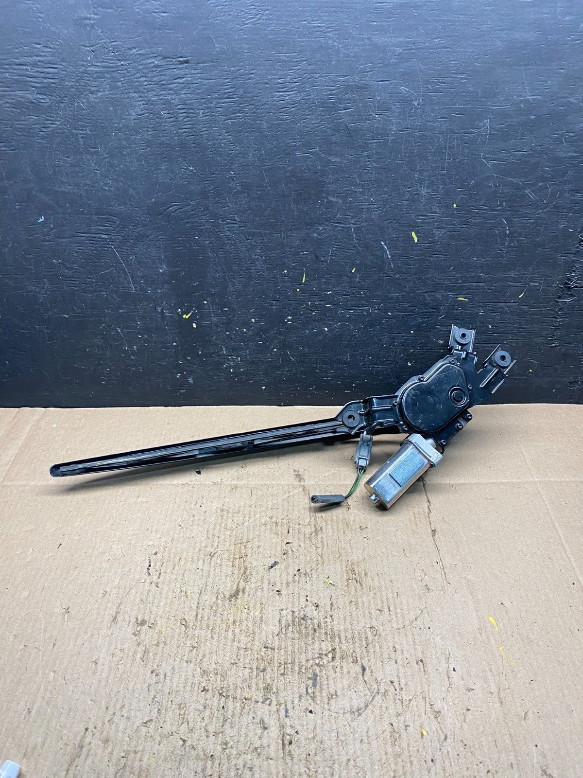 2012 to 2013 Land Rover LR4 Rear Glass Windshield Wiper Motor OEM R6274 DG5