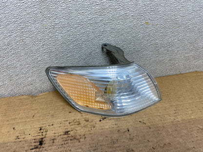 2000 - 2001 Toyota Camry Front Right Passenger RH Turn Signal AB3390 DW0