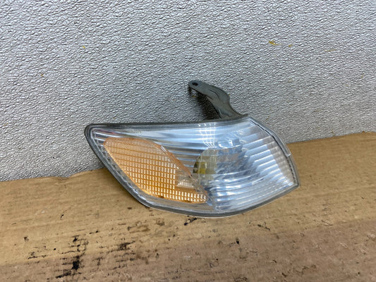 2000 - 2001 Toyota Camry Front Right Passenger RH Turn Signal AB3390 DW0