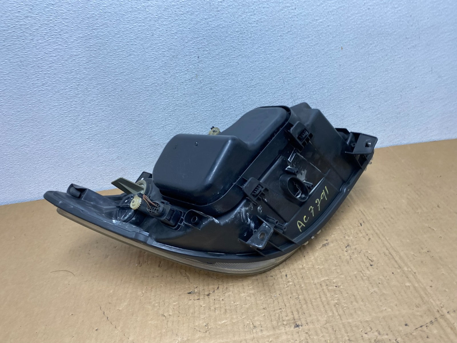 2007 to 2013 Mercedes Sprinter Headlight Left Driver Side Halogen AC7791 DW6