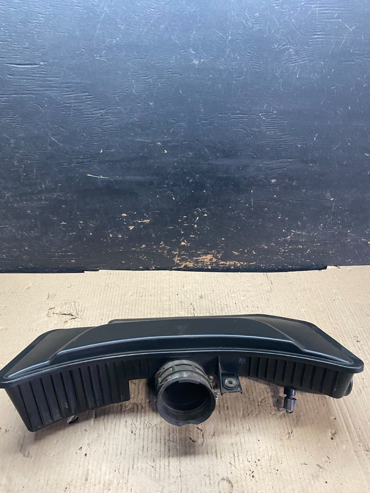 2005 to 2010 Jeep Grand Cherokee 5.7L Hemi Air Cleaner Resonator Mopar V3932 DG1