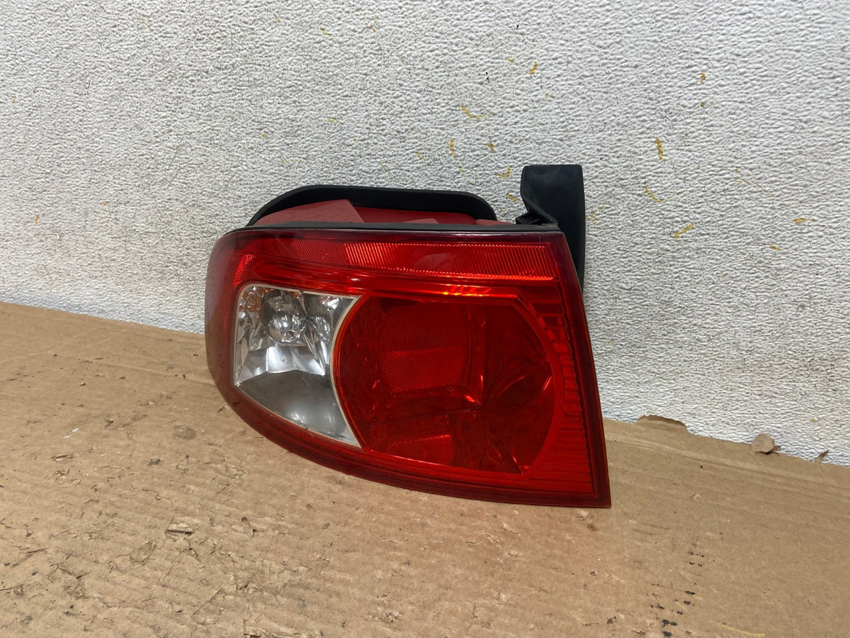 2003-2006 Kia Optima Left Driver LH Side Tail Light AH9233 LK2
