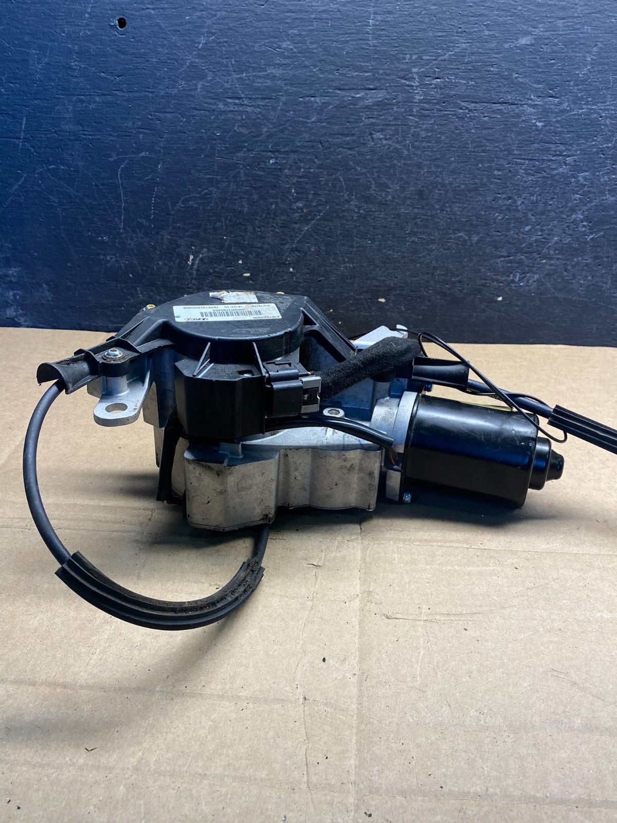 2015-2021 Kia Sedona Entourage Rear Glass Windshield Wiper Motor AE8232 DG2