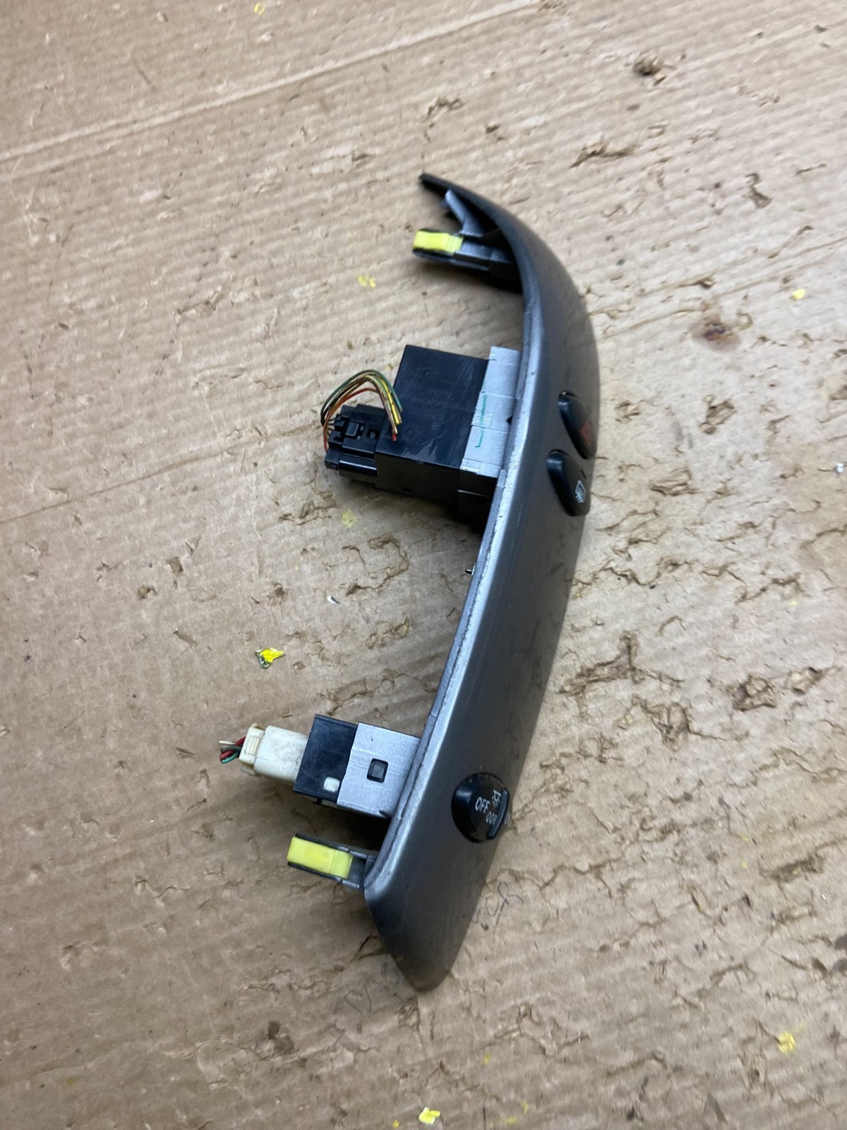 2004 to 2010 Toyota Sienna Left Side Climate Switches Bezel Trim OEM w2072 DG2
