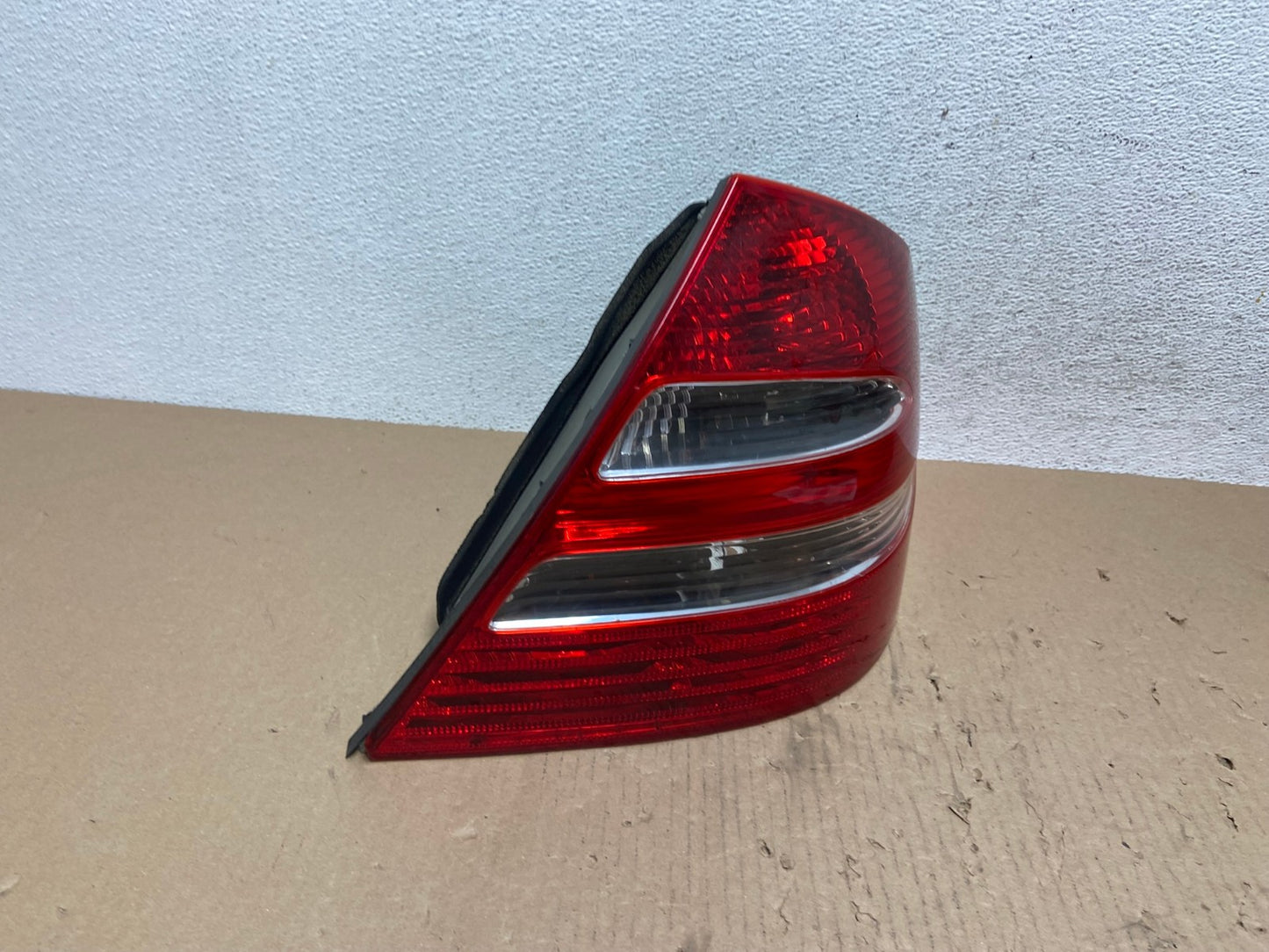 No Led 2003-2006 Mercedes E Class Sedan Right Passenger Tail Light AE7352 LK2