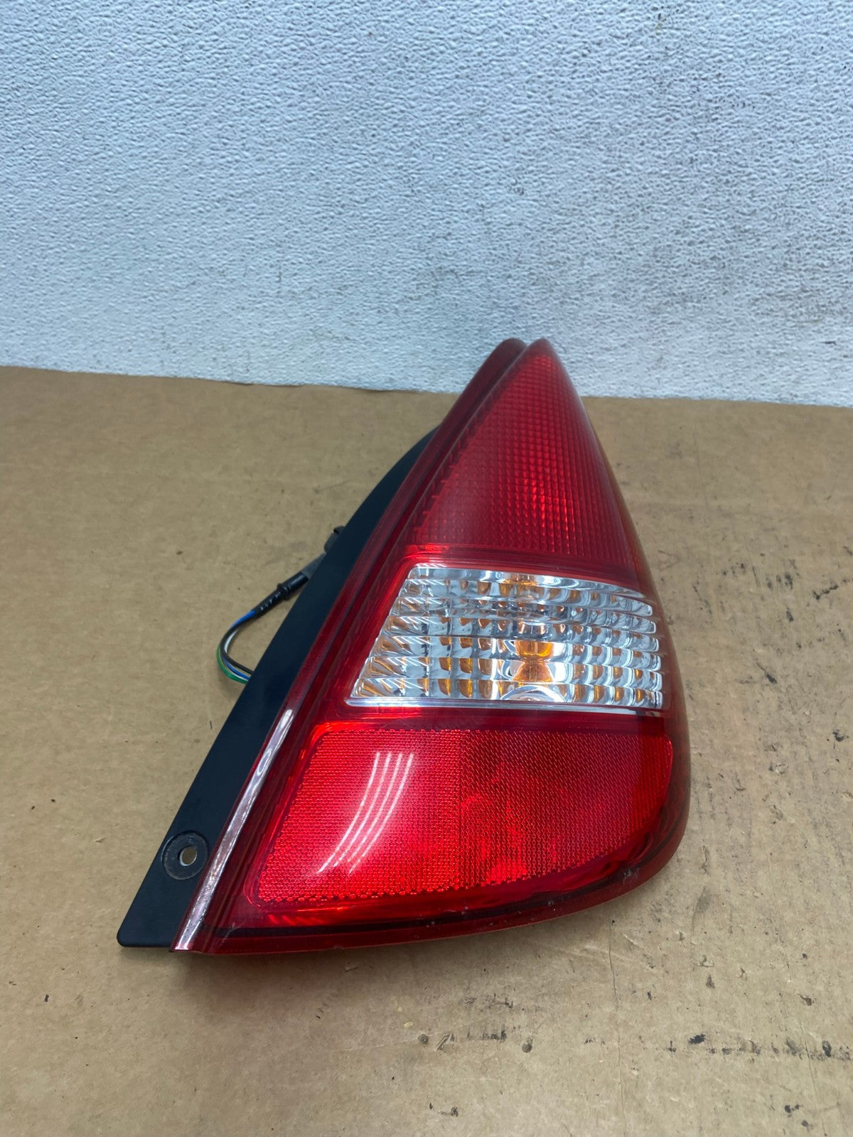2002 to 2004 Suzuki Aerio Wagon Right Passenger RH Tail Light AD5140 LK2