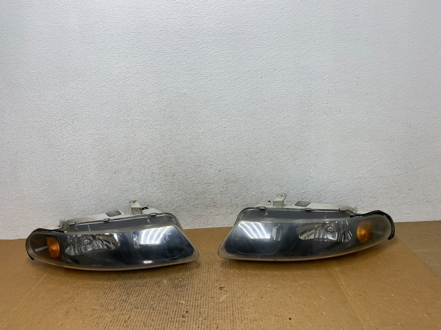 1997 to 2000 Dodge Avenger Left Driver LH Side Headlight ae1631 DG0