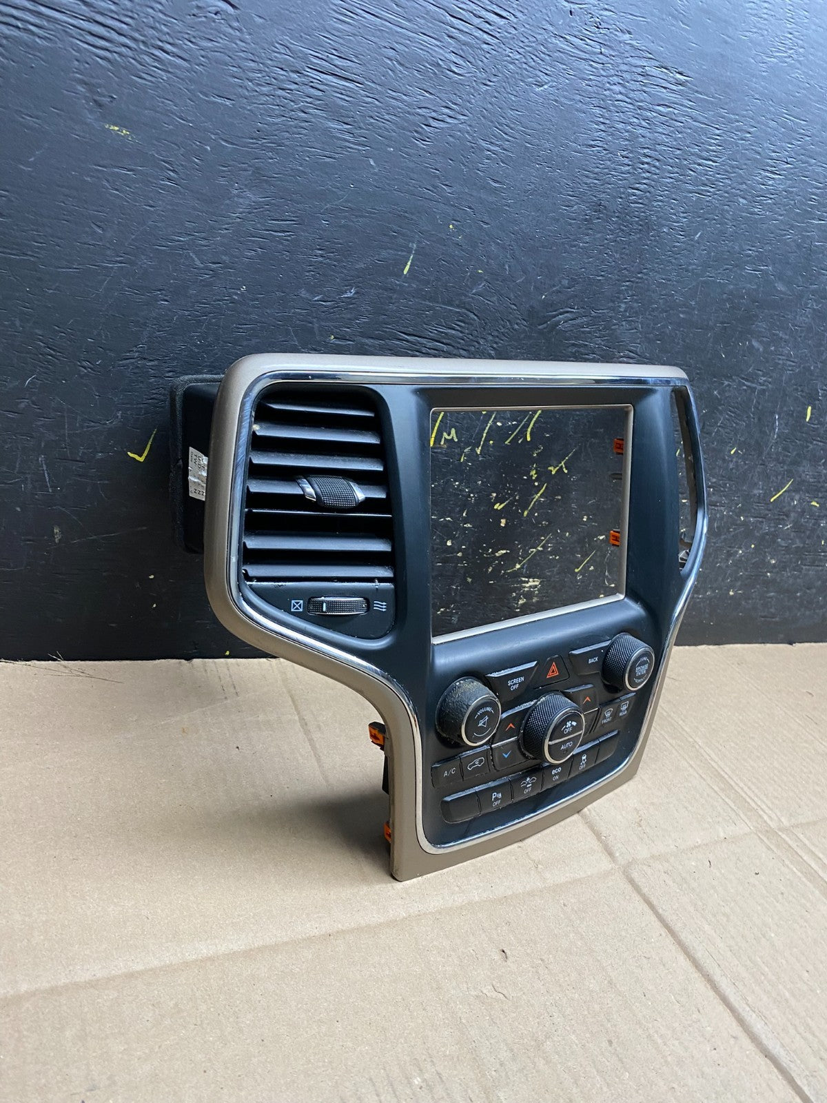 2014-2015 Jeep Grand Cherokee Center Radio Climate Control Bezel Vent AC9202 DG1