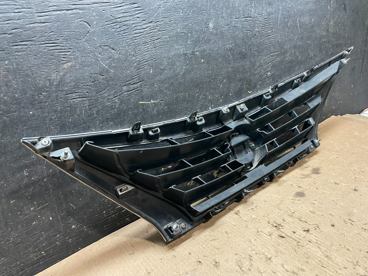 2015 to 2019 Nissan Versa Sedan Front Upper Grill Grille Oem  Z5676  DG7
