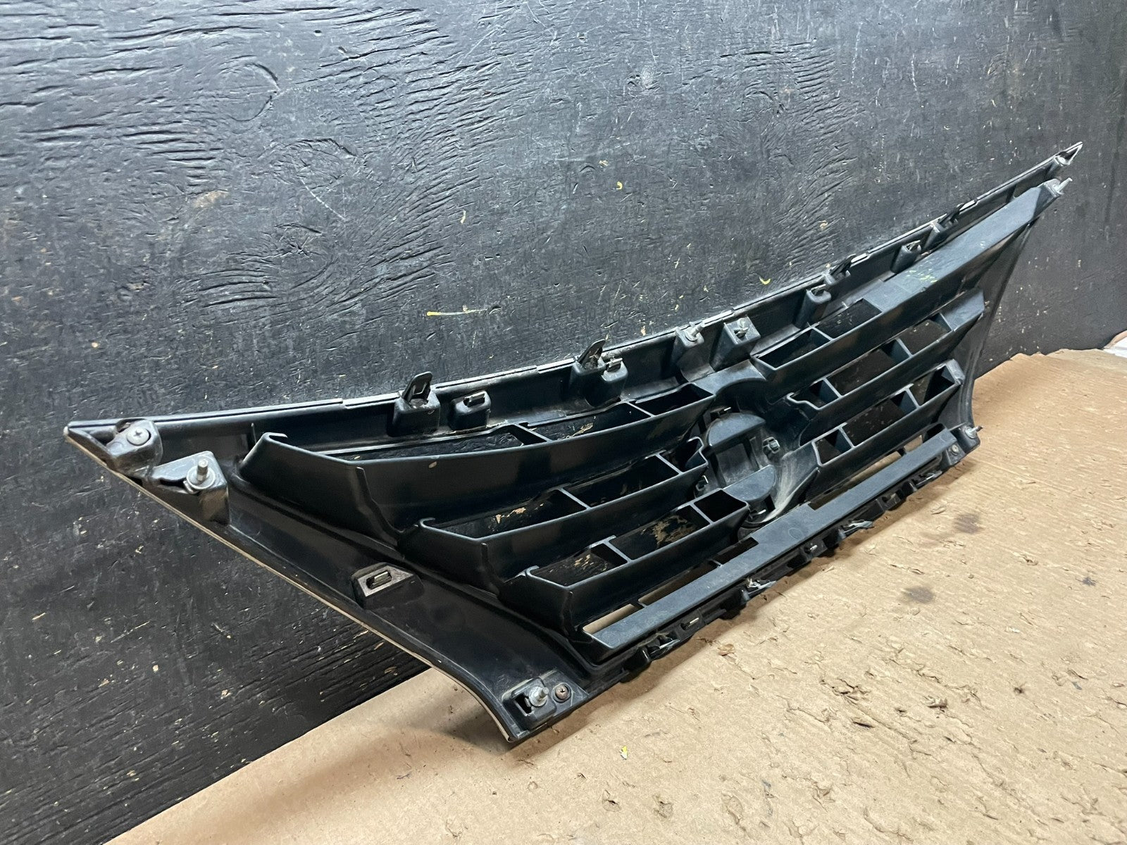 2015 to 2019 Nissan Versa Sedan Front Upper Grill Grille Oem  Z5676  DG7