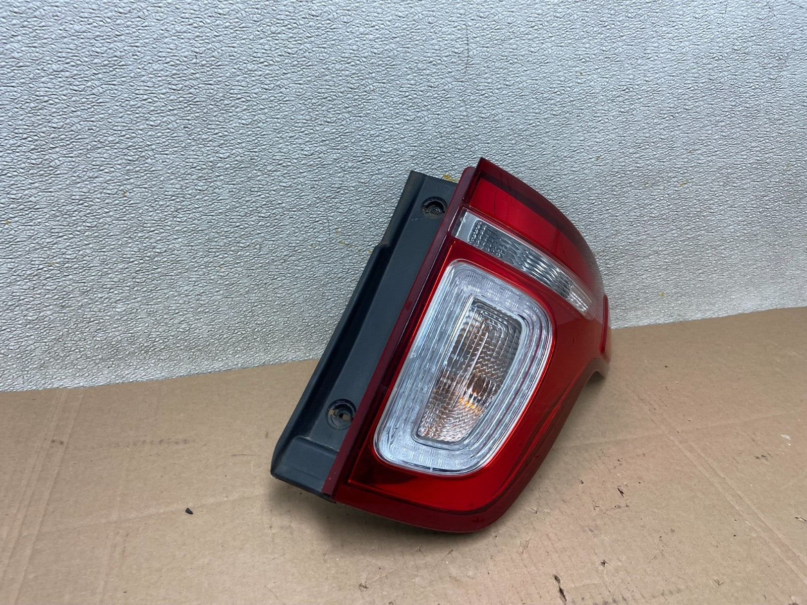 2011-2015 Ford Explorer Police Package Right Passenger Side Tail light X9225 PS2