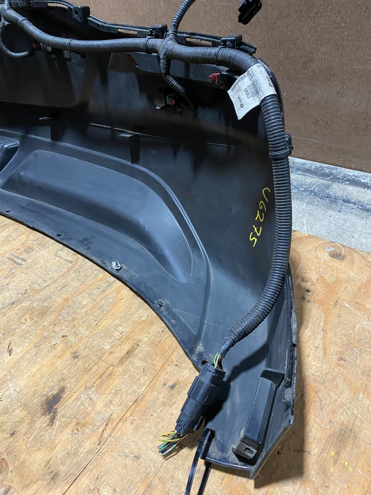 2016 to 2019 Chevrolet Volt Rear Lower Bumper Cover 23371790 U6275 PS7